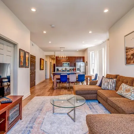 Spacious 5-Br Apt Next To Transit Free Parking