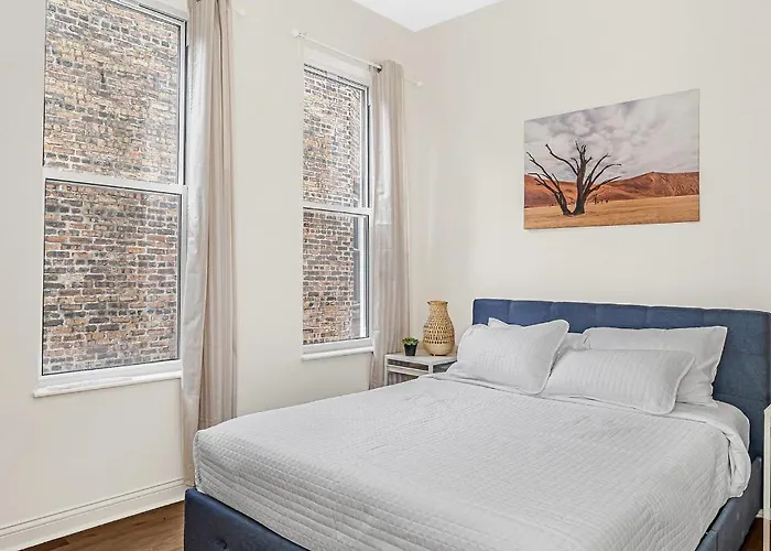 Apartment Spacious 5-br Next To Transit Free Parking