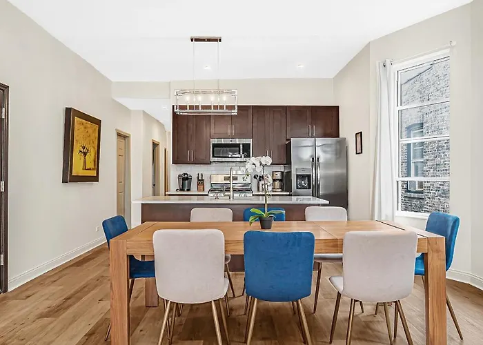 Apartment Spacious 5-br Next To Transit Free Parking Chicago