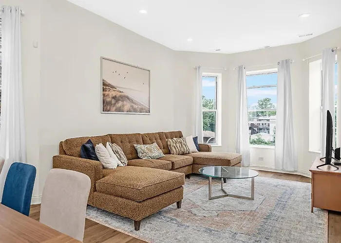 Spacious 5-br Next To Transit Free Parking Apartment *