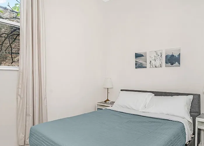 Spacious 5-br Next To Transit Free Parking Chicago