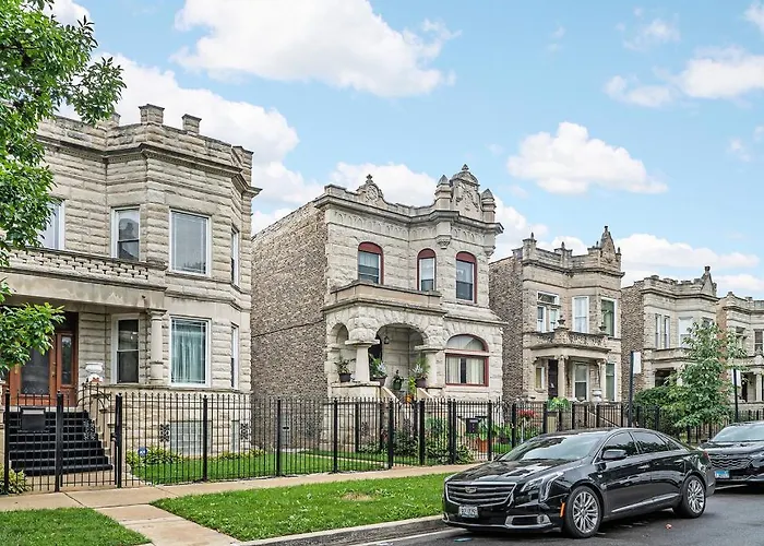 Spacious 5-br Next To Transit Free Parking *