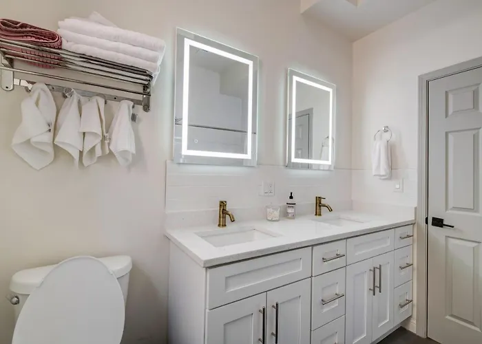 Apartment Spacious 5-br Next To Transit Free Parking Chicago